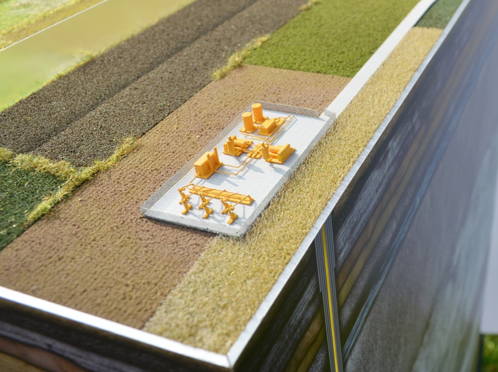 Model schematu eksploatacji gazu łupkowego wraz z instalacjami naziemnymi